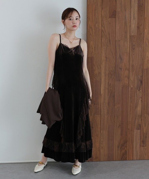 J by blue(ジェイバイブルー)の「《2サイズ展開》 ベロアキャミワンピース + テーラードジャケット 2点セット 卒業式 入学式 結婚式 成人式 二次会 同窓会 セレモニー パーティードレス オケージョンドレス お呼ばれ 20代 30代(ドレス・レディース・ブラウン/ブラック・MEDIUM/LARGE)」の9枚目の写真