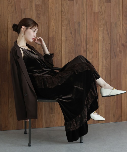 J by blue(ジェイバイブルー)の「《2サイズ展開》 ベロアキャミワンピース + テーラードジャケット 2点セット 卒業式 入学式 結婚式 成人式 二次会 同窓会 セレモニー パーティードレス オケージョンドレス お呼ばれ 20代 30代(ドレス・レディース・ブラウン/ブラック・MEDIUM/LARGE)」の13枚目の写真
