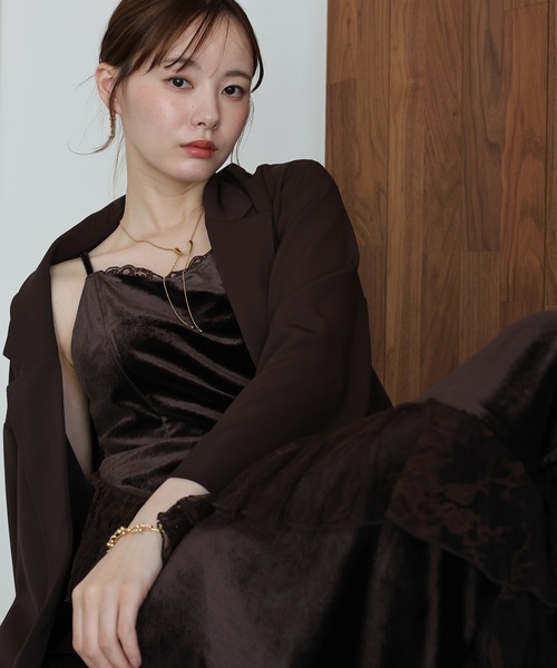 J by blue(ジェイバイブルー)の「《2サイズ展開》 ベロアキャミワンピース + テーラードジャケット 2点セット 卒業式 入学式 結婚式 成人式 二次会 同窓会 セレモニー パーティードレス オケージョンドレス お呼ばれ 20代 30代(ドレス・レディース・ブラウン/ブラック・MEDIUM/LARGE)」の14枚目の写真