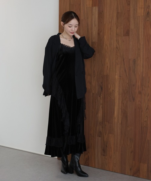 J by blue(ジェイバイブルー)の「《2サイズ展開》 ベロアキャミワンピース + テーラードジャケット 2点セット 卒業式 入学式 結婚式 成人式 二次会 同窓会 セレモニー パーティードレス オケージョンドレス お呼ばれ 20代 30代(ドレス・レディース・ブラウン/ブラック・MEDIUM/LARGE)」の17枚目の写真