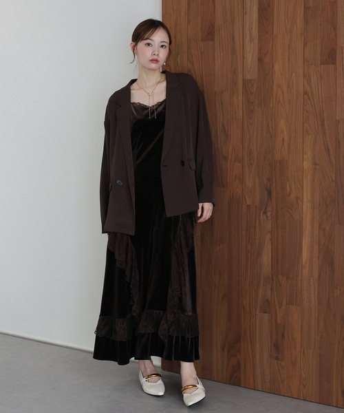 J by blue(ジェイバイブルー)の「《2サイズ展開》 ベロアキャミワンピース + テーラードジャケット 2点セット 卒業式 入学式 結婚式 成人式 二次会 同窓会 セレモニー パーティードレス オケージョンドレス お呼ばれ 20代 30代(ドレス・レディース・ブラウン/ブラック・MEDIUM/LARGE)」の3枚目の写真