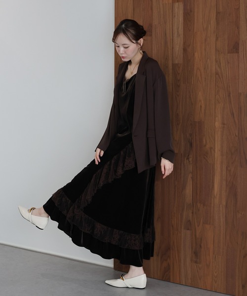 J by blue(ジェイバイブルー)の「《2サイズ展開》 ベロアキャミワンピース + テーラードジャケット 2点セット 卒業式 入学式 結婚式 成人式 二次会 同窓会 セレモニー パーティードレス オケージョンドレス お呼ばれ 20代 30代(ドレス・レディース・ブラウン/ブラック・MEDIUM/LARGE)」の8枚目の写真