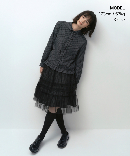 MUSINSA STANDARD WOMAN（ムシンサスタンダードウーマン）の「[オヘシオコラボ] チェックフリルブラウス [グレー]（シャツ/ブラウス・レディース・その他・MEDIUM/SMALL）」の2枚目の写真