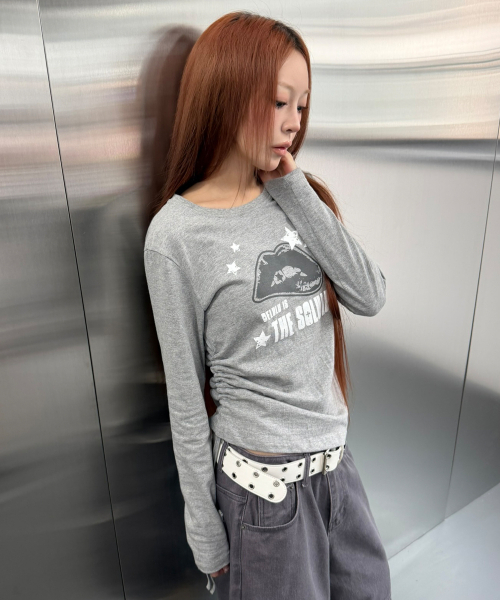 SLEEKGLOW（スリック グロウ）の「DELULU サイドシャーリングロングスリーブ[グレー]（Tシャツ/カットソー・レディース・その他・FREE）」の6枚目の写真