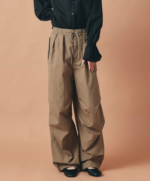 AT THE TRNK(アットザトランク)の「パラシュート パンツ AT THE TRNK(その他パンツ・レディース・ブラック/モカ・フリー)」の1枚目の写真