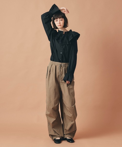 AT THE TRNK(アットザトランク)の「パラシュート パンツ AT THE TRNK(その他パンツ・レディース・ブラック/モカ・フリー)」の4枚目の写真