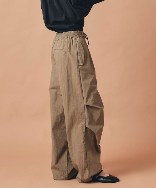 AT THE TRNK(アットザトランク)の「パラシュート パンツ AT THE TRNK(その他パンツ・レディース・ブラック/モカ・フリー)」の14枚目の写真