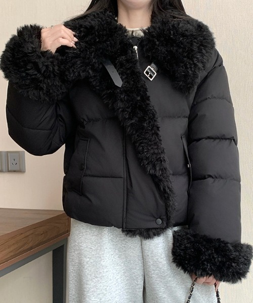 LUCPY(ラクピー)の「ボリュームファーカラー 中綿ショートジャケット(その他アウター・レディース・ブラウン/ホワイト/ブラック・XX-LARGE/X-LARGE/LARGE/MEDIUM)」の4枚目の写真