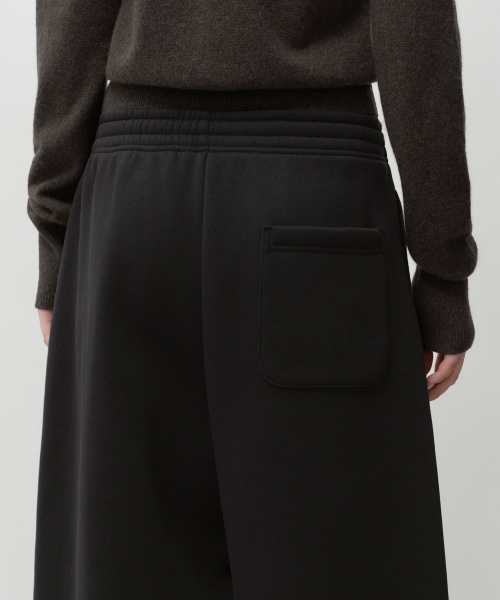 MUSINSA STANDARD WOMAN（ムシンサスタンダードウーマン）の「ウィメンズ起毛カーブドスウェットパンツ[ブラック]（その他パンツ・レディース・その他・LARGE/MEDIUM/SMALL/X-SMALL）」の2枚目の写真