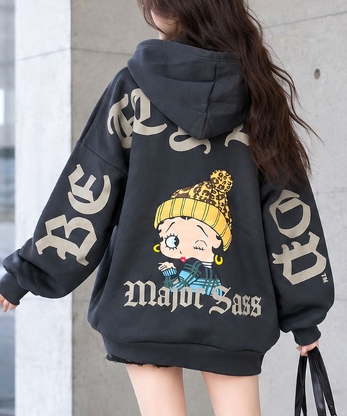 GLAMOROUS JANE(グラマラスジェーン)の「裏起毛BETTY BOOPバックプリントオーバーサイズパーカー(パーカー・レディース・チャコールグレー/ブラック/アイボリー・FREE)」の3枚目の写真