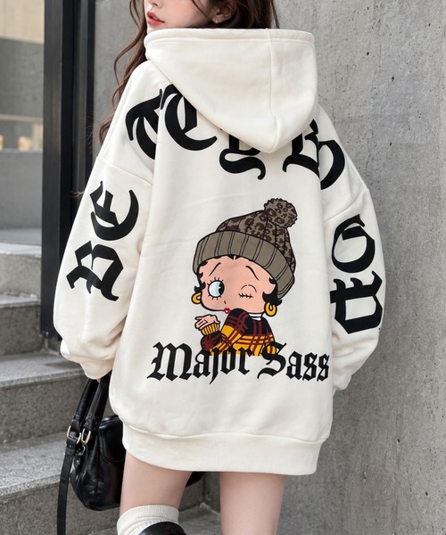GLAMOROUS JANE(グラマラスジェーン)の「裏起毛BETTY BOOPバックプリントオーバーサイズパーカー(パーカー・レディース・チャコールグレー/ブラック/アイボリー・FREE)」の2枚目の写真