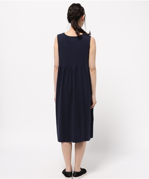 LBC(エルビーシー)の「om コットンレーヨンカットワンピース(ワンピース・レディース・ネイビー/ライトグレー/オリーブ・MEDIUM/LARGE)」の7枚目の写真