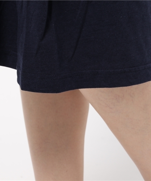 LBC(エルビーシー)の「om コットンレーヨンカットワンピース(ワンピース・レディース・ネイビー/ライトグレー/オリーブ・MEDIUM/LARGE)」の4枚目の写真