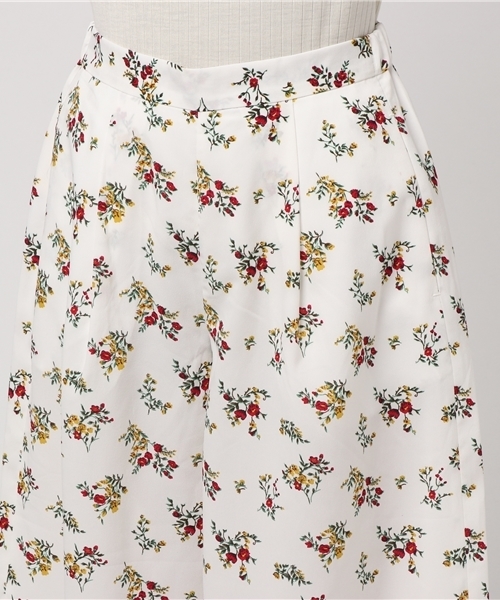 LBC（エルビーシー）の「花柄プリントイージーパンツ  （その他パンツ・レディース・ホワイト/イエロー/ブラック・LARGE/MEDIUM）」の4枚目の写真