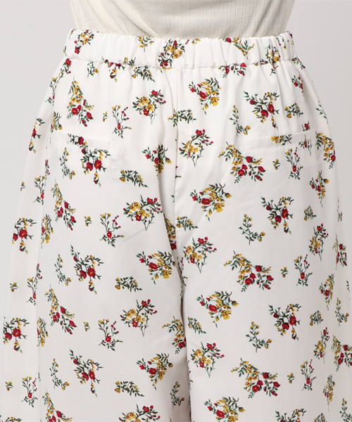 LBC（エルビーシー）の「花柄プリントイージーパンツ  （その他パンツ・レディース・ホワイト/イエロー/ブラック・LARGE/MEDIUM）」の5枚目の写真
