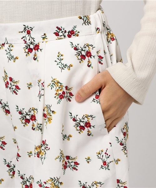 LBC（エルビーシー）の「花柄プリントイージーパンツ  （その他パンツ・レディース・ホワイト/イエロー/ブラック・LARGE/MEDIUM）」の6枚目の写真