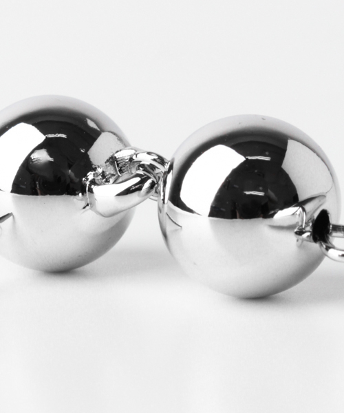 SENSE OF PLACE by URBAN RESEARCH(センスオブプレイスバイアーバンリサーチ)の「ダブルボールビッグサークルピアス(ピアス(両耳用)・レディース・シルバー・FREE)」の2枚目の写真