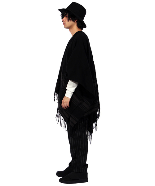 ８(eight)（エイト）の「裾ライン 大判 マフラー ストール（ポンチョ・メンズ・ブラック/ネイビー/ベージュ・FREE）」の21枚目の写真