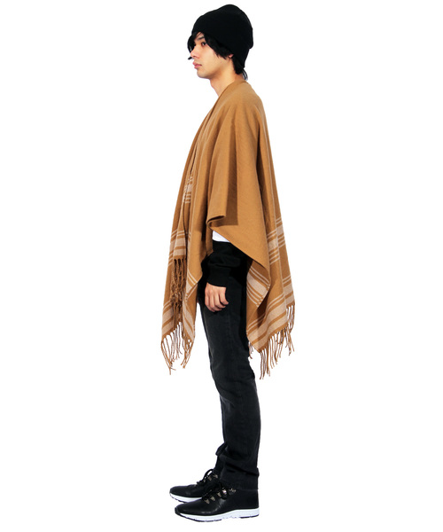 ８(eight)（エイト）の「裾ライン 大判 マフラー ストール（ポンチョ・メンズ・ブラック/ネイビー/ベージュ・FREE）」の14枚目の写真