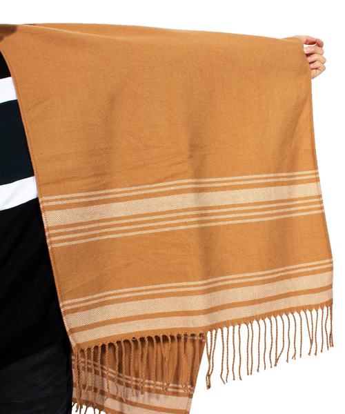 ８(eight)（エイト）の「裾ライン 大判 マフラー ストール（ポンチョ・メンズ・ブラック/ネイビー/ベージュ・FREE）」の10枚目の写真