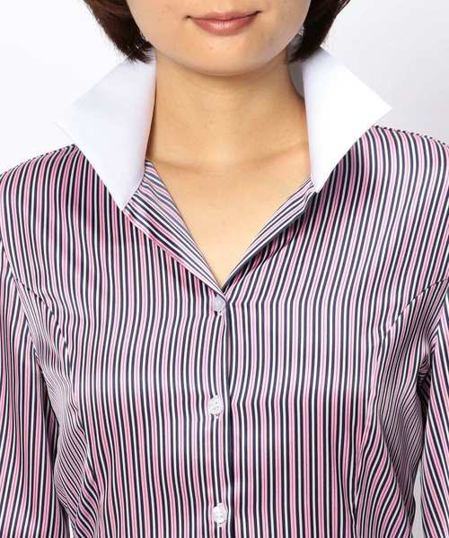 NARACAMICIE（ナラカミーチェ）の「ストレッチサテンストライプスタンドカラー七分袖シャツ（シャツ/ブラウス・レディース・ブルー/ピンク・MEDIUM/LARGE/SMALL）」の12枚目の写真