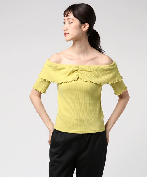 MOUSSY(マウジー)の「MELLOW RIB OFF SHOULDER TOP(Tシャツ/カットソー・レディース・イエロー/ブラウン/ブラック・FREE)」の8枚目の写真