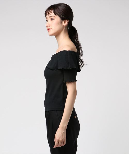 MOUSSY(マウジー)の「MELLOW RIB OFF SHOULDER TOP(Tシャツ/カットソー・レディース・イエロー/ブラウン/ブラック・FREE)」の4枚目の写真