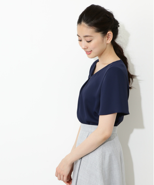 NATURAL BEAUTY BASIC（ナチュラルビューティーベーシック）の「ポインテッドゴールドブラウス（シャツ/ブラウス・レディース・オフホワイト/ピンク/ネイビー・LARGE/MEDIUM/SMALL）」の11枚目の写真