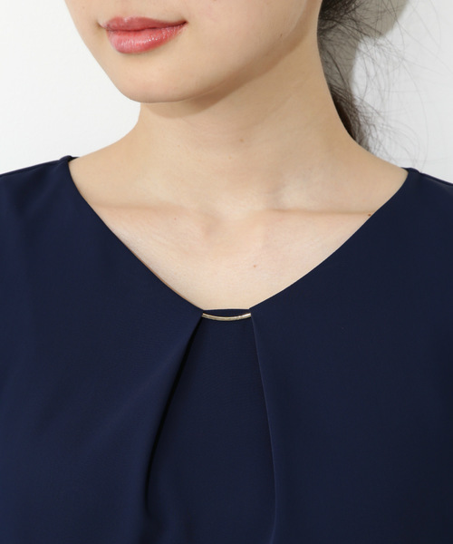 NATURAL BEAUTY BASIC（ナチュラルビューティーベーシック）の「ポインテッドゴールドブラウス（シャツ/ブラウス・レディース・オフホワイト/ピンク/ネイビー・LARGE/MEDIUM/SMALL）」の13枚目の写真