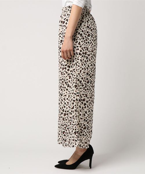 one way（ワンウェイ）の「ヒョウ柄ワイドPT（その他パンツ・レディース・ホワイト/ライトブラウン・M）」の3枚目の写真