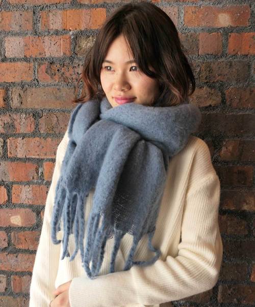 CORNERS（コーナーズ）の「三つ編みフリンジマフラー（マフラー・レディース・ホワイト/ブラック/グレー/キャメル/パープル/レッド/ピンク/イエロー/ブルー/グリーン/ブラウン/ダークグリーン/サーモンピンク/ロイヤルブルー/ピンク系その他・FREE）」の7枚目の写真