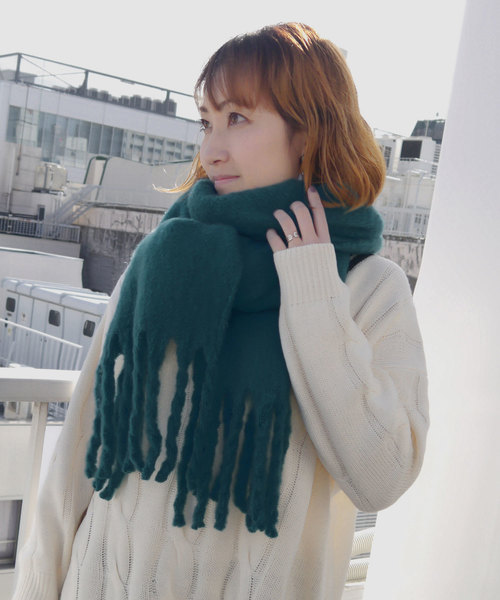 CORNERS（コーナーズ）の「三つ編みフリンジマフラー（マフラー・レディース・ホワイト/ブラック/グレー/キャメル/パープル/レッド/ピンク/イエロー/ブルー/グリーン/ブラウン/ダークグリーン/サーモンピンク/ロイヤルブルー/ピンク系その他・FREE）」の5枚目の写真