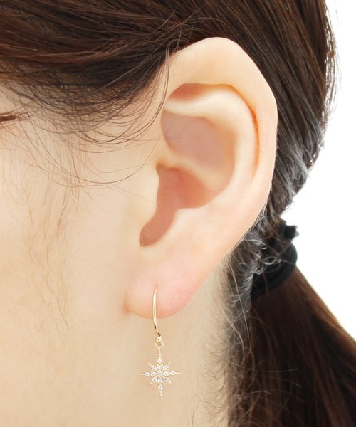 COCOSHNIK(ココシュニック)の「K10ダイヤモンド パヴェスター フックピアス(ピアス(両耳用)・レディース・アイボリー系・00)」の3枚目の写真