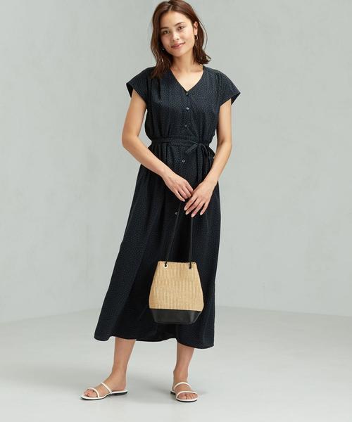 green label relaxing(グリーンレーベルリラクシング)の「FFC ランダム ドット Vネック ショートスリーブ ワンピース(ワンピース・レディース・ブラック/ネイビー・FREE)」の9枚目の写真