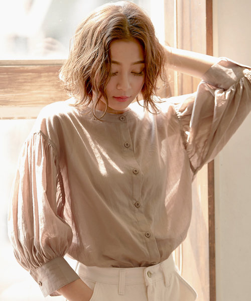 KOBE LETTUCE（コウベレタス）の「ボリュームスリーブ薄手コットンブラウス（シャツ/ブラウス・レディース・ベージュ/オフホワイト/ブルー/グリーン・FREE）」の2枚目の写真