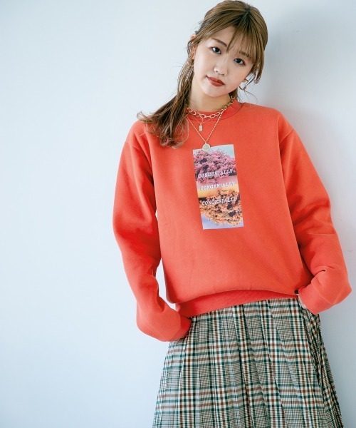 Me%(ミィパーセント)の「フラワーフォトスウェット(Tシャツ/カットソー・レディース・ブラック/グリーン/オレンジ・FREE)」の1枚目の写真
