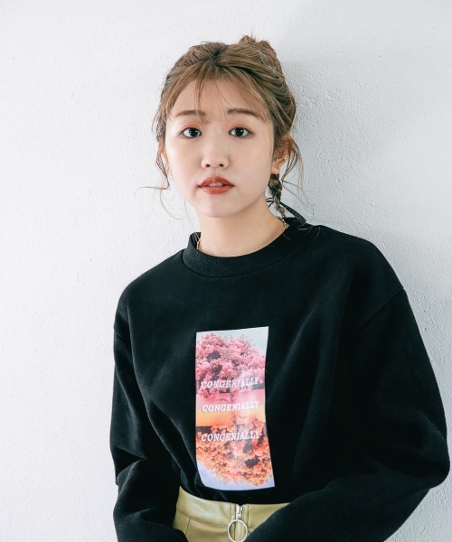 Me%(ミィパーセント)の「フラワーフォトスウェット(Tシャツ/カットソー・レディース・ブラック/グリーン/オレンジ・FREE)」の2枚目の写真