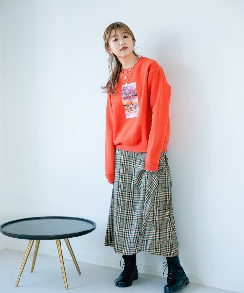 Me%(ミィパーセント)の「フラワーフォトスウェット(Tシャツ/カットソー・レディース・ブラック/グリーン/オレンジ・FREE)」の11枚目の写真