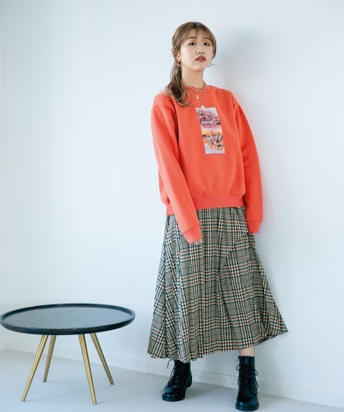 Me%(ミィパーセント)の「フラワーフォトスウェット(Tシャツ/カットソー・レディース・ブラック/グリーン/オレンジ・FREE)」の12枚目の写真