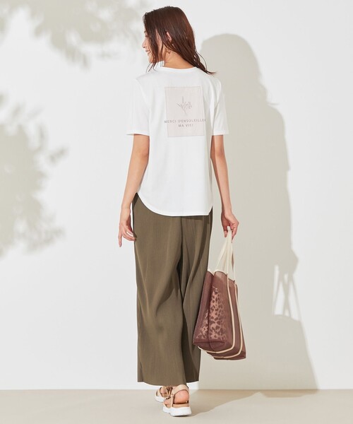ANY SIS(エニィスィス)の「バックプリント Tシャツ(Tシャツ/カットソー・レディース・ホワイト系/ベージュ系/ライラック系・4)」の5枚目の写真