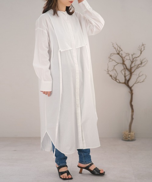 ANDJ(アンドジェイ)の「胸当て付きバンドカラーシャツワンピース(シャツワンピース・レディース・ピンク/グレイッシュベージュ/ホワイト・M)」の13枚目の写真