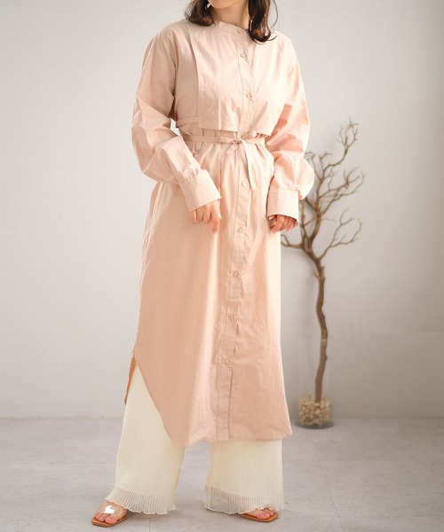 ANDJ(アンドジェイ)の「胸当て付きバンドカラーシャツワンピース(シャツワンピース・レディース・ピンク/グレイッシュベージュ/ホワイト・M)」の10枚目の写真