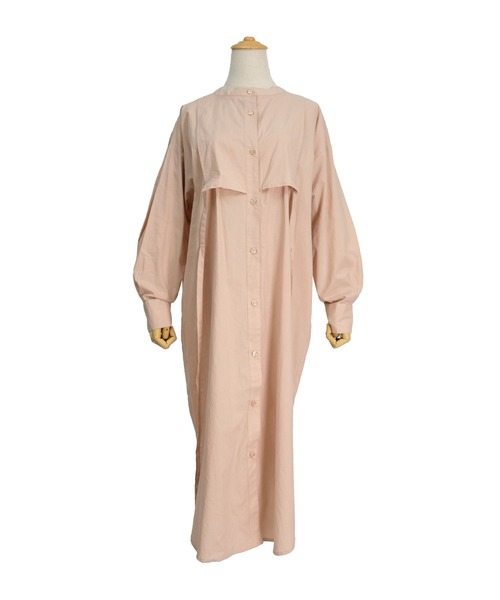 ANDJ(アンドジェイ)の「胸当て付きバンドカラーシャツワンピース(シャツワンピース・レディース・ピンク/グレイッシュベージュ/ホワイト・M)」の16枚目の写真