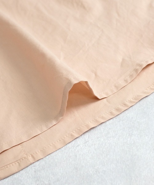 ANDJ(アンドジェイ)の「胸当て付きバンドカラーシャツワンピース(シャツワンピース・レディース・ピンク/グレイッシュベージュ/ホワイト・M)」の8枚目の写真