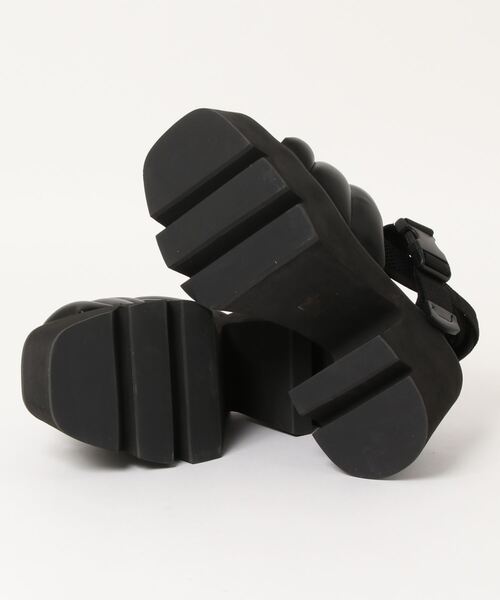 FIG&VIPER(フィグアンドバイパー)の「シャークソールキルティングサンダル(サンダル・レディース・ブラック・LARGE/MEDIUM)」の14枚目の写真