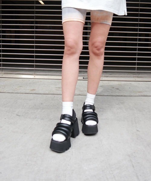 FIG&VIPER(フィグアンドバイパー)の「シャークソールキルティングサンダル(サンダル・レディース・ブラック・LARGE/MEDIUM)」の7枚目の写真