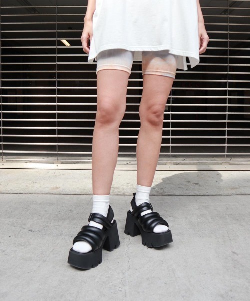 FIG&VIPER(フィグアンドバイパー)の「シャークソールキルティングサンダル(サンダル・レディース・ブラック・LARGE/MEDIUM)」の21枚目の写真