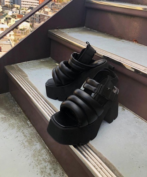 FIG&VIPER(フィグアンドバイパー)の「シャークソールキルティングサンダル(サンダル・レディース・ブラック・LARGE/MEDIUM)」の11枚目の写真