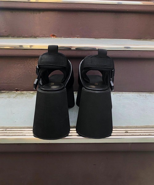 FIG&VIPER(フィグアンドバイパー)の「シャークソールキルティングサンダル(サンダル・レディース・ブラック・LARGE/MEDIUM)」の20枚目の写真