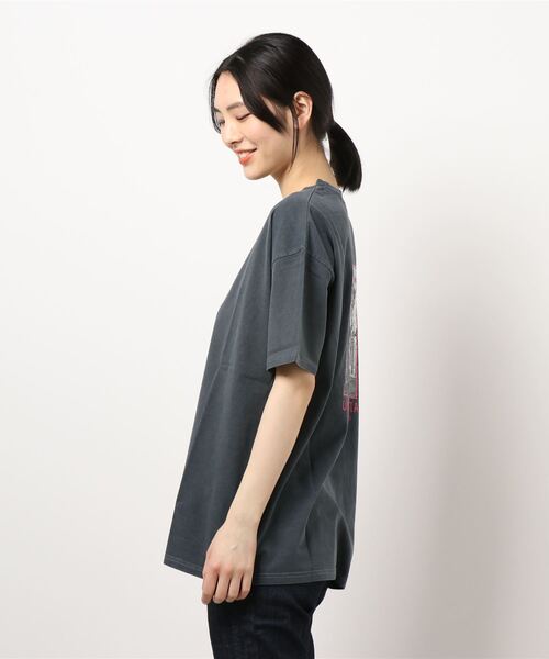 SPINNS（スピンズ）の「ゆったりシルエット ピグメント加工バックフォトTシャツ（Tシャツ/カットソー・レディース・オフホワイト/ピンク/スミクロ・ONESIZE）」の11枚目の写真